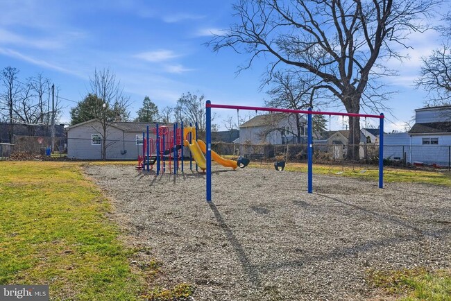 Building Photo - 1942 Ford Rd