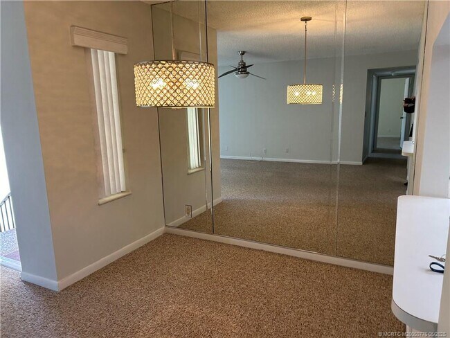 Building Photo - 2114 SW Silver Pine Way