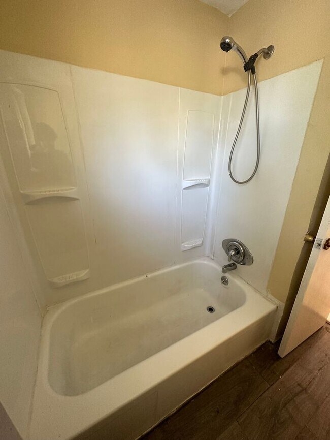 Building Photo - 8137-8137 Reed Ave