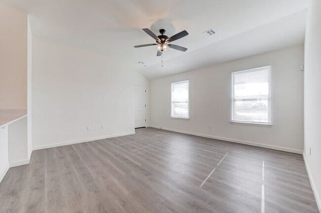 Building Photo - New Construction-Never Lived in Duplex, Pe...