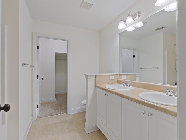 Building Photo - 528 Scenic Dr