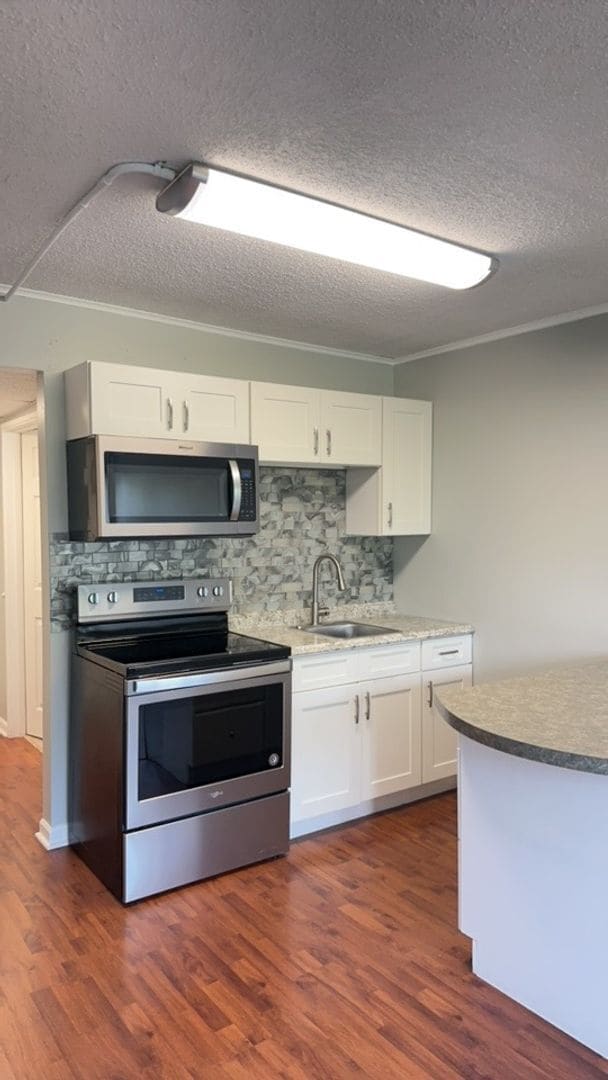 Building Photo - University Towers #414 - Walking distance to UT campus have your own place for $1190/month