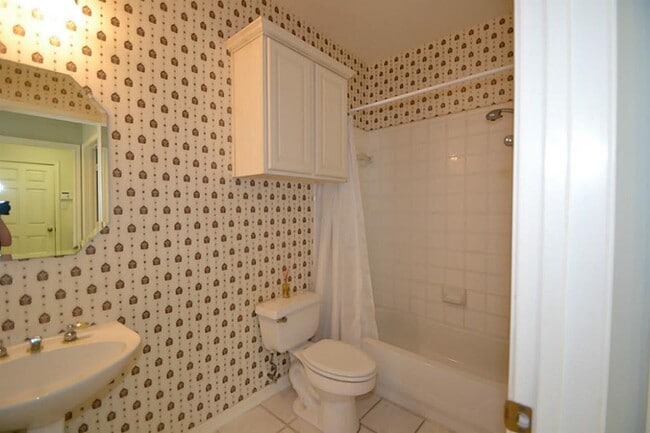 Building Photo - 15307 Amesbury Ln