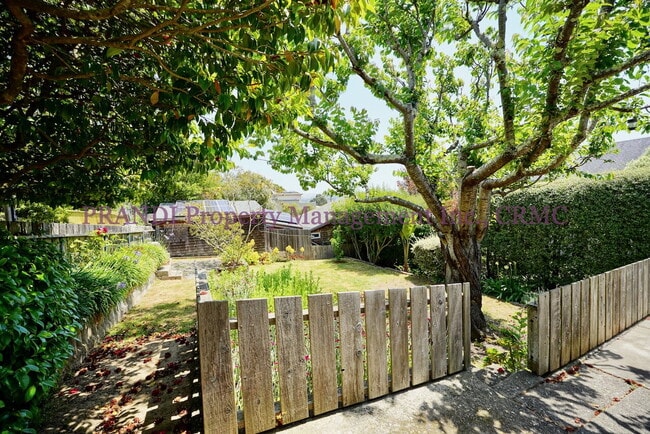 Building Photo - Charming Sausalito Home with Private Backy...