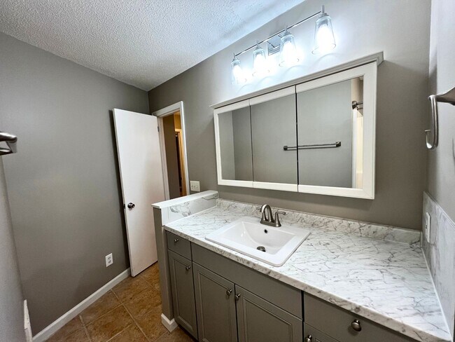 Building Photo - 2805 Big Bend Dr