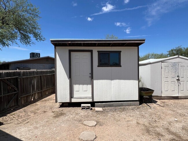 Building Photo - 5981 N Sebba Pl