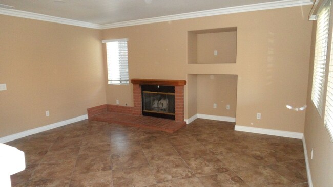 Building Photo - Beautiful 3 BR 2.5 BA 3 Car Garage & RV Pa...