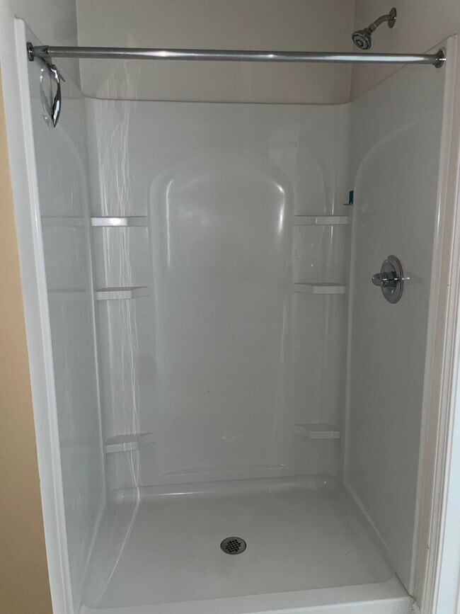 Building Photo - 2 BED, 2 BATH CONDO LOCATED IN GREENSBORO! LAST MONTH'S RENT FREE IF YEAR LEASE IS COMPLETED!