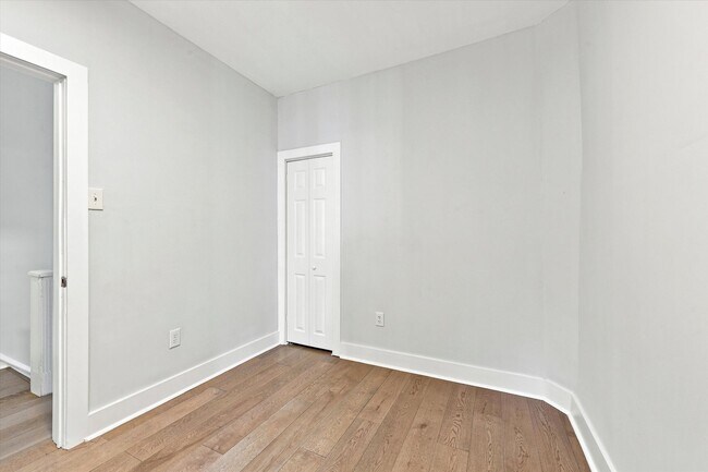 Building Photo - 5515 Catharine St