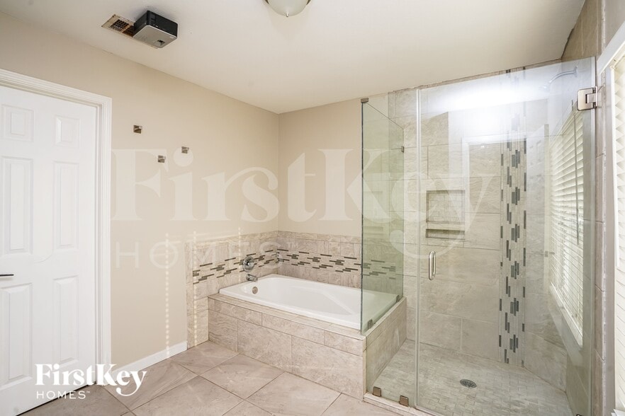 Building Photo - 12523 Mill Ridge Dr