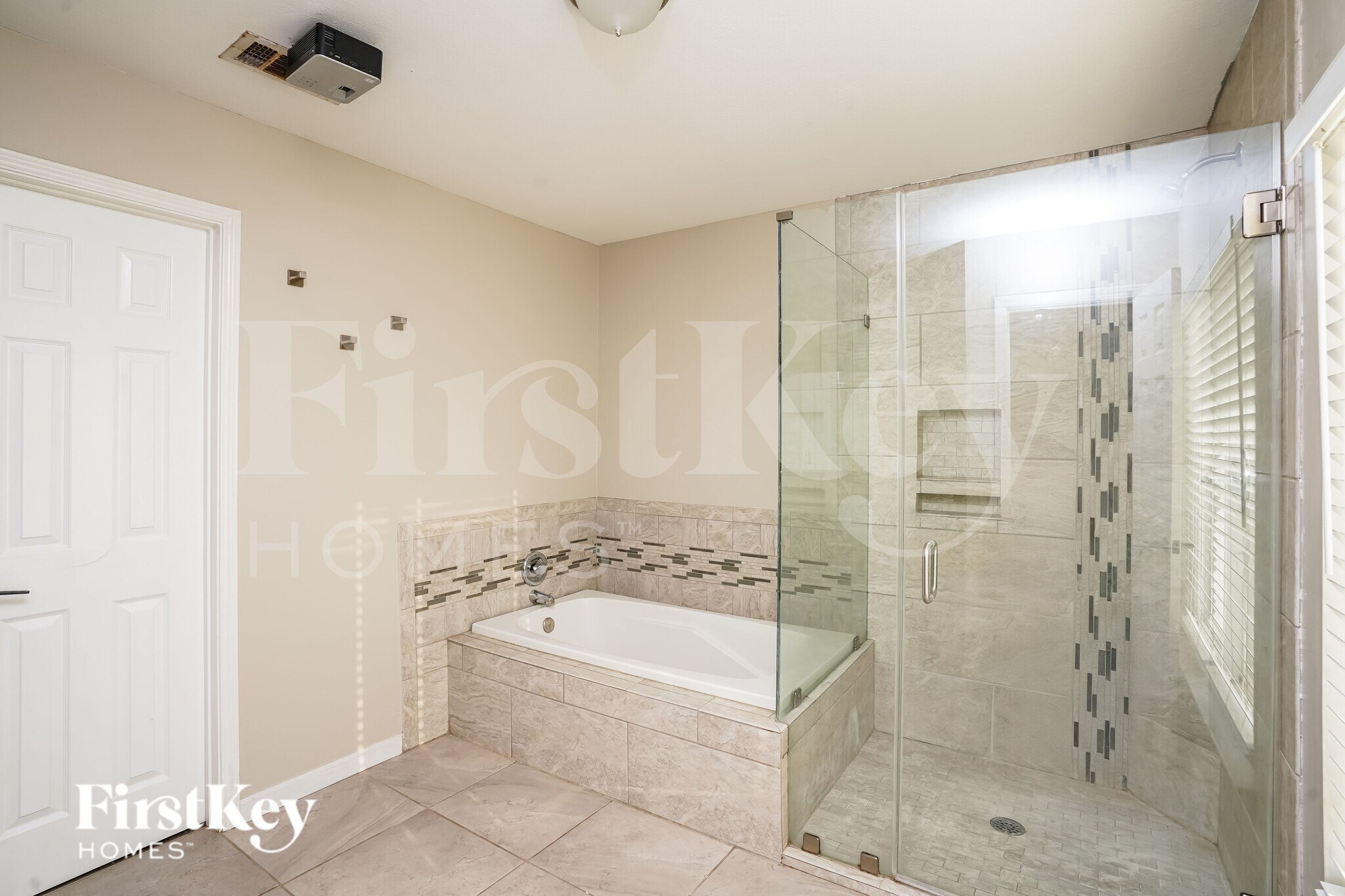 Building Photo - 12523 Mill Ridge Dr