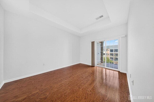 Building Photo - 645 Doral Ct