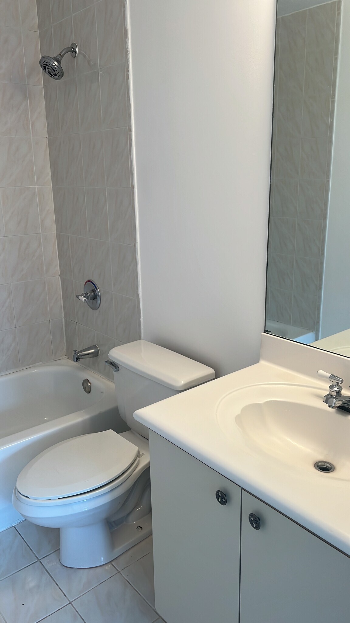 Guest Bathroom - 6202 NW 116th Pl