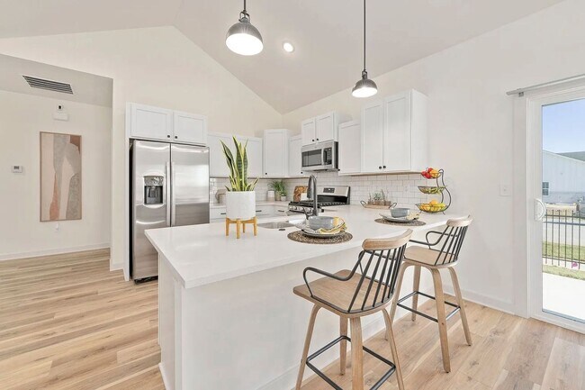 Building Photo - 3 Bedroom Townhome! Goddard School District! 1/2 Month Free!