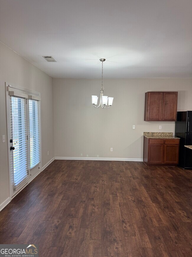 Building Photo - 2937 S Hills