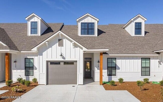 Building Photo - 606 Guillot Rd
