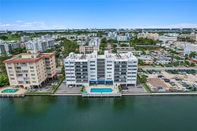 Building Photo - 9381 E Bay Harbor Dr