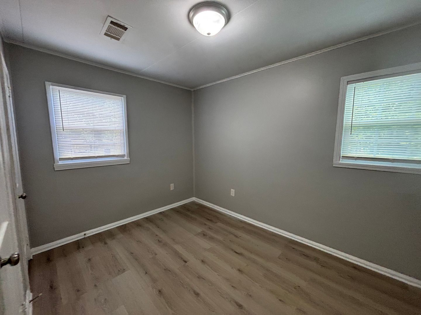 Building Photo - 901 Restbrook Ave