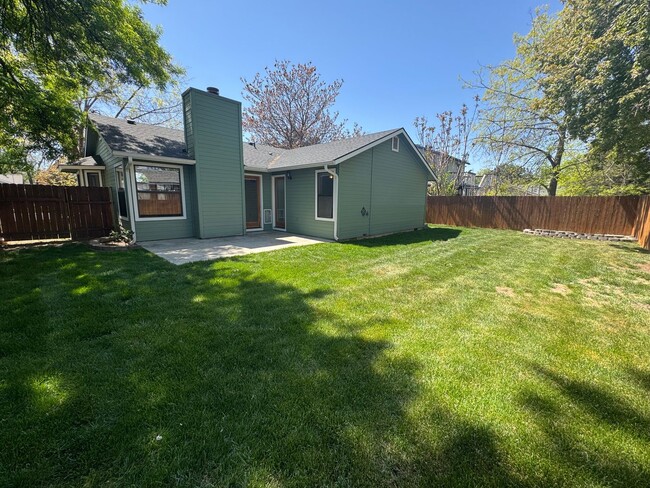 Building Photo - Now leasing in West Boise! This single-lev...