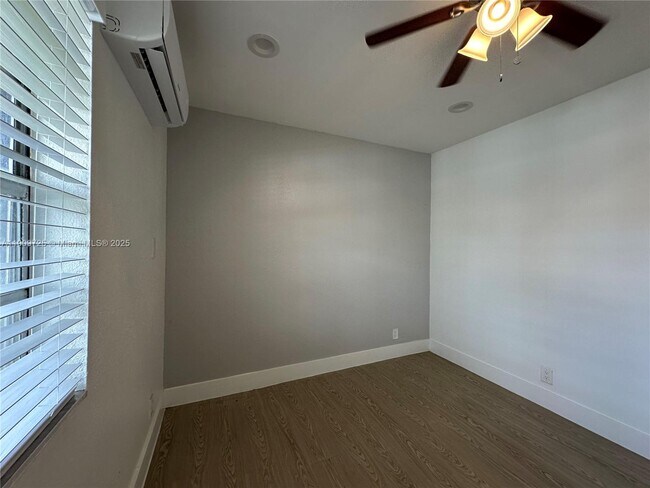 Building Photo - 108 NW 2nd Ave