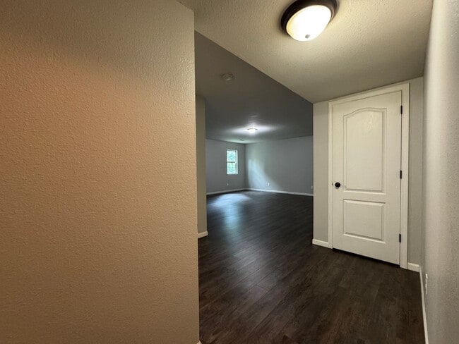 Building Photo - Well Maintained 4 Bedroom with a Privacy F...