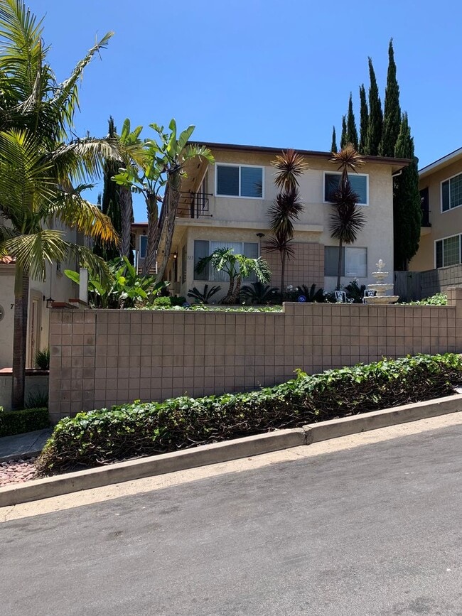 Building Photo - 437