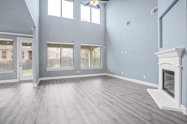 Building Photo - 2328 Blended Tree Ranch