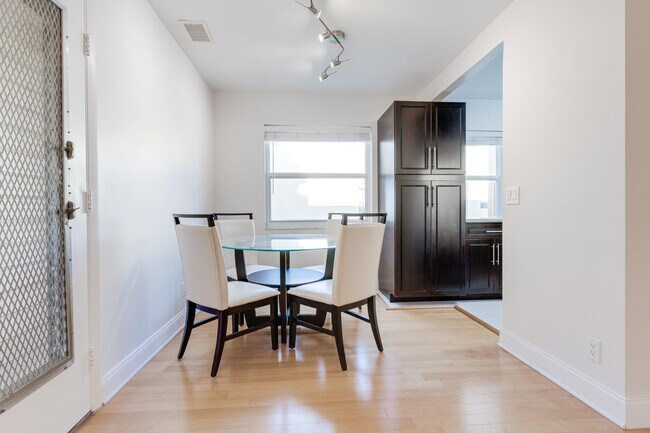 Building Photo - 509 Capri Dr