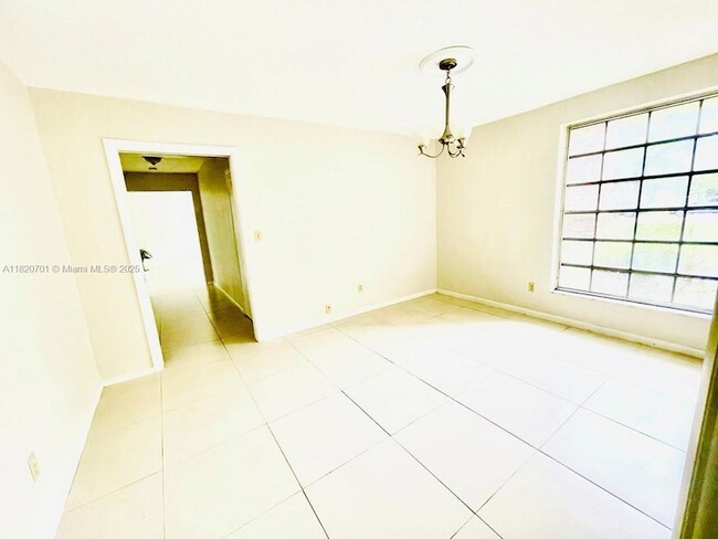 Building Photo - 5099 Ponce de Leon