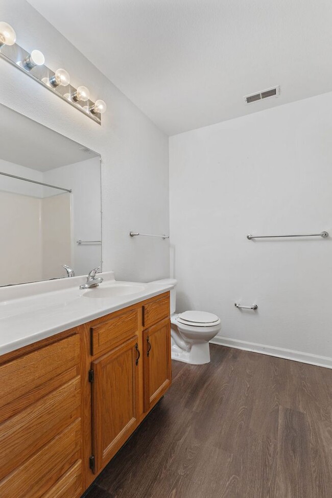 Building Photo - Minutes to Amtrak********** Rent $1725/mon...