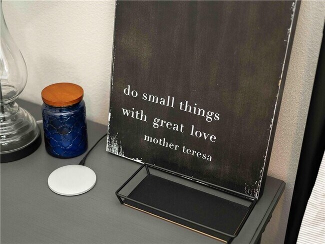 Building Photo - 352 W 5th St