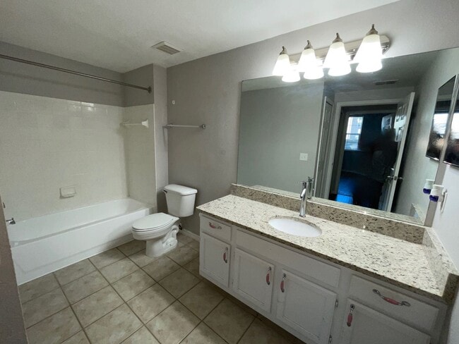 Building Photo - Hampton's West 1 Bed /1 Bath