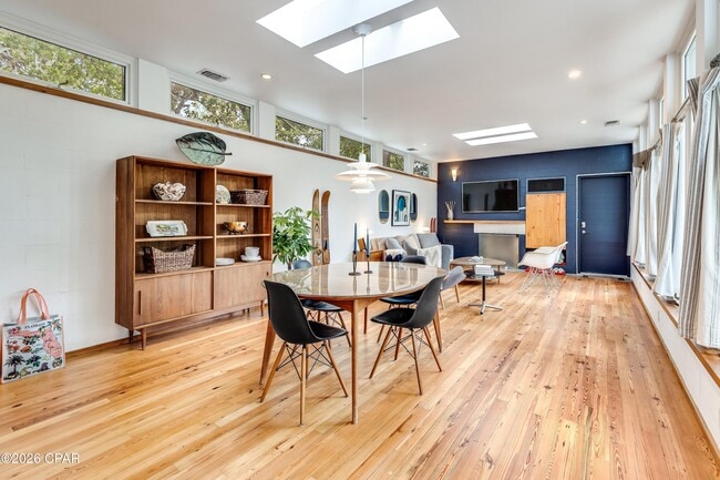 Building Photo - 2979 S County Hwy 395