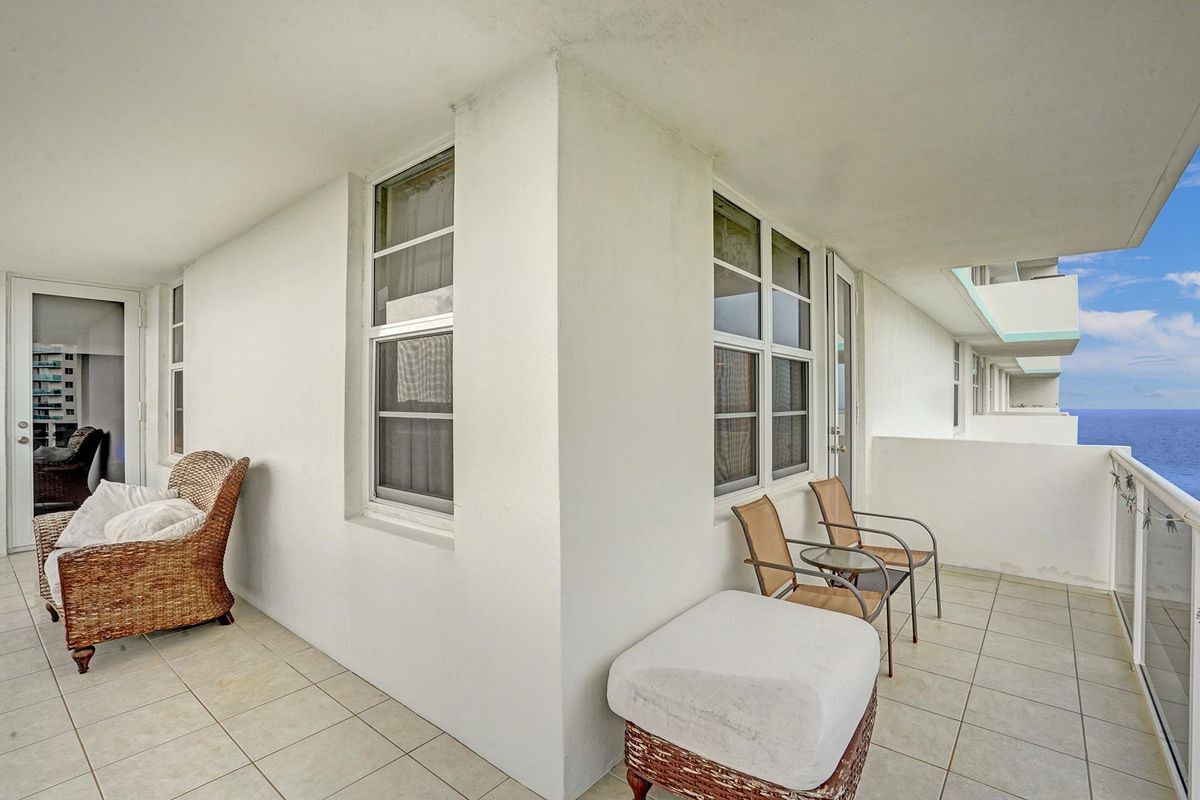 Building Photo - 3725 S Ocean Dr