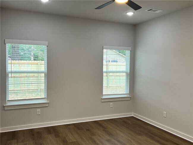 Building Photo - 502 Cosmos St