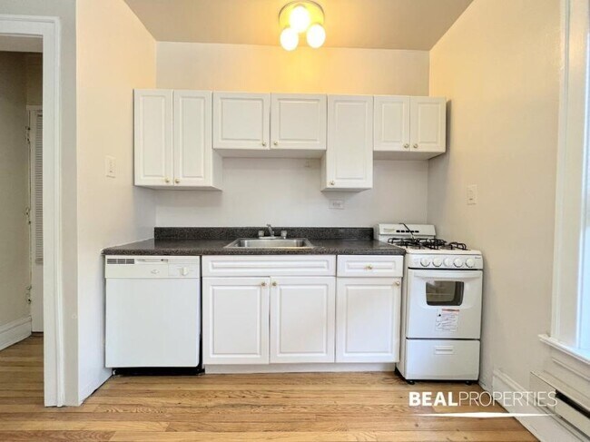 Building Photo - 1 bedroom in EVANSTON IL 60202