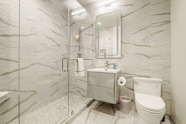 Building Photo - 463 Duncan St