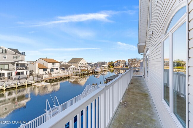 Building Photo - 3456 E Thistle Ave