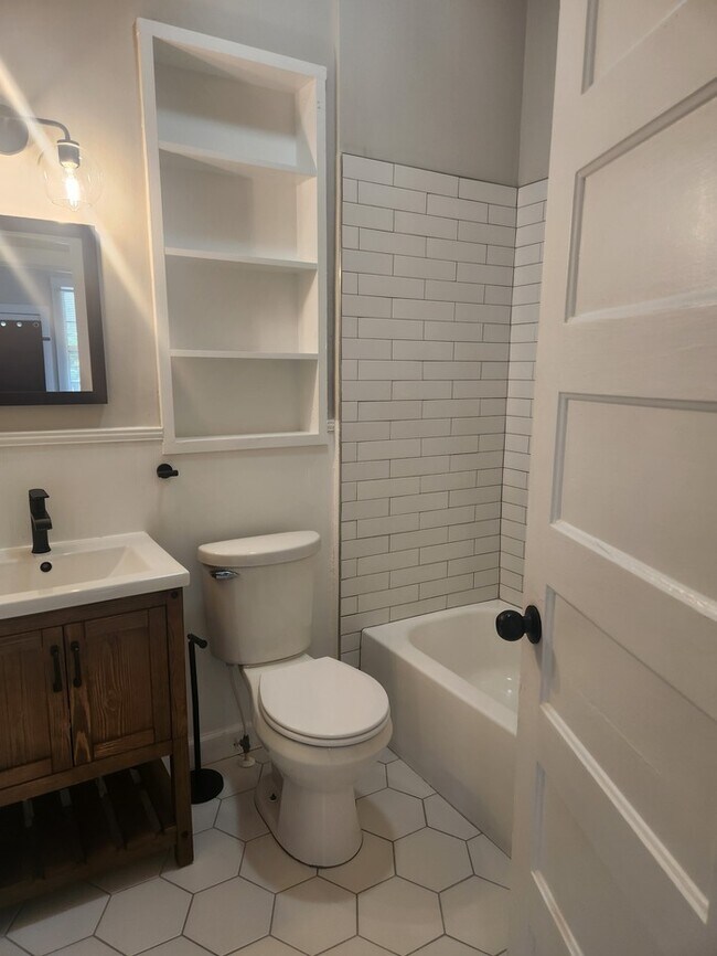 Building Photo - Newly updated 3/1.5 San Marco