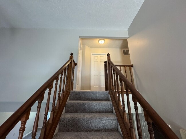 Building Photo - Eagle Creek 3 Bed 2.5 Bath