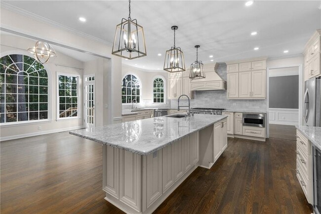 Building Photo - 2560 Hamptons Run