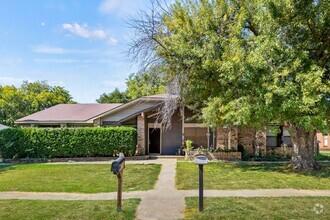 Building Photo - 3017 Hilltop Dr
