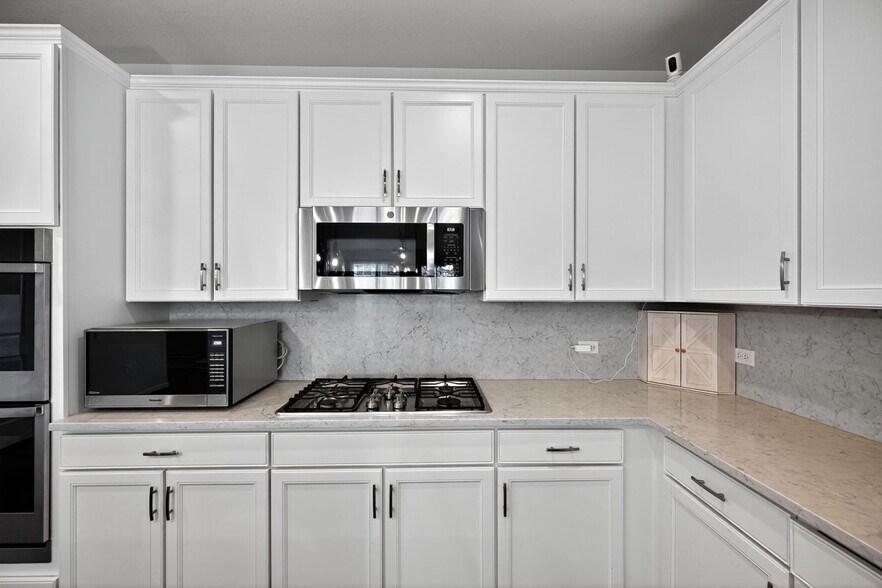 Building Photo - 288 S Robertsdale St