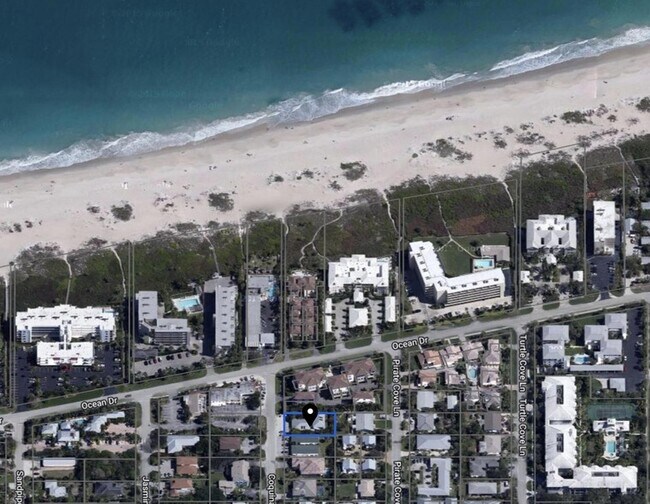 Building Photo - 924 Coquina Ln