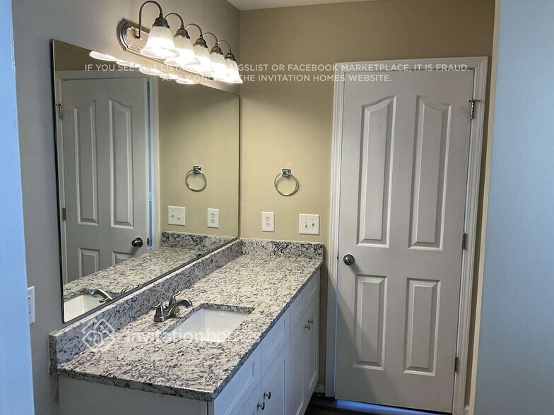 Building Photo - 849 Hedgepath Terrace