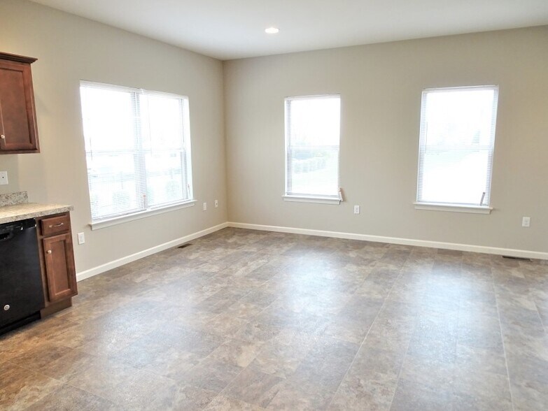 Building Photo - 52 Michael Ln