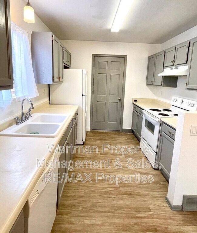 Building Photo - 4570 Witches Hollow Ln