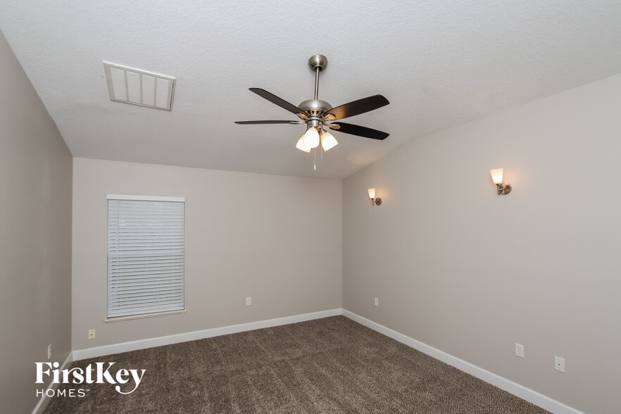 Building Photo - 914 Caligula Ave SE