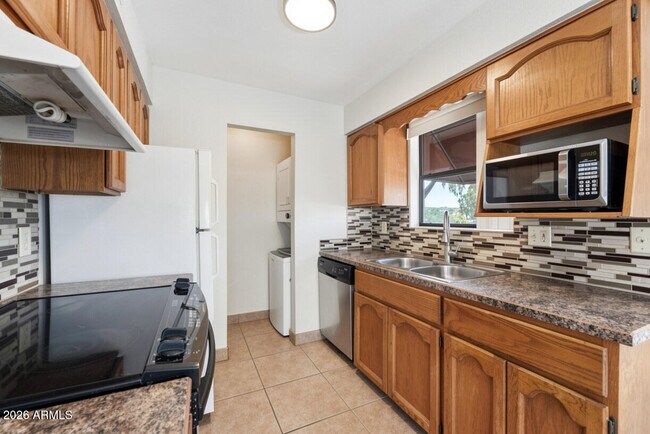 Building Photo - 16657 E Gunsight Dr