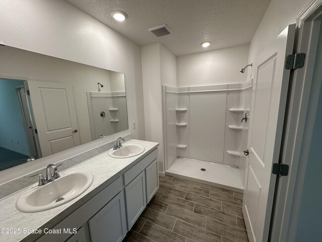 Building Photo - 2154 Ramsdale Dr SE